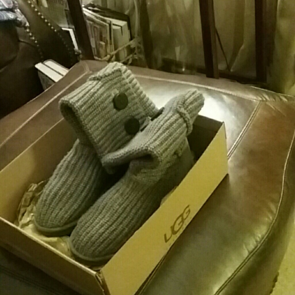 ugg genuine boots Size 6